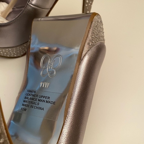 Mariah Carey Pewter Leather Rhinestone Heels Wide Width. New In Box - Picture 10 of 10